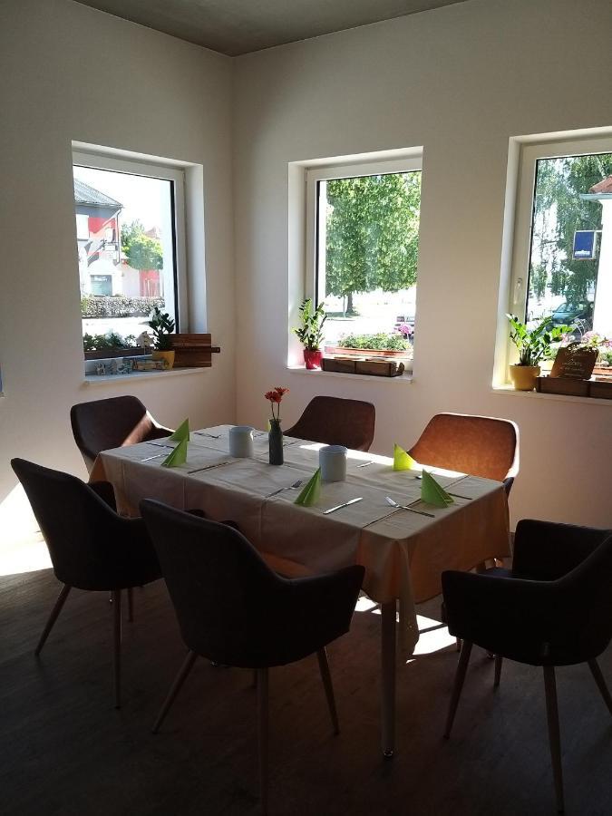 Doms Gaestehaus Frauenkirchen Bagian luar foto